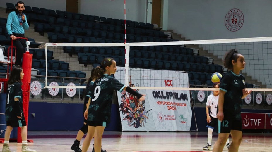 Okul Sporları Küçük Kızlar ve Erkekler Voleybol İl Birinciliği Müsabakaları Tamamlandı
