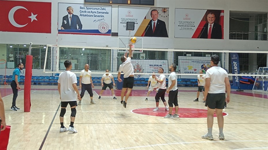 Hakkari'de Kamu Spor Oyunları Start Verdi