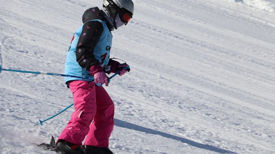 Hakkari Mergabutan Kayak Merkezi'nde Okul Sporları Kayak Yarışı Heyecanı